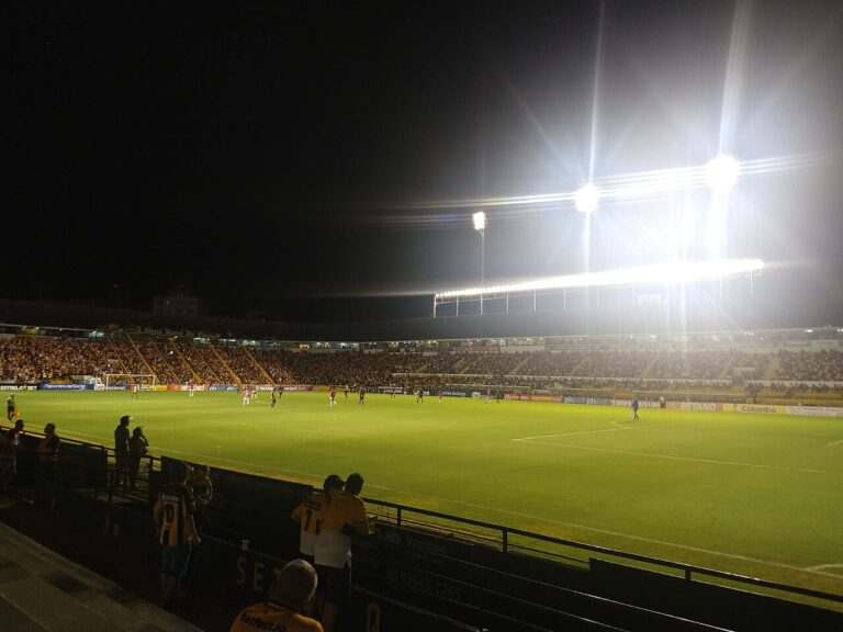Estádio Heriberto Hülse, em Criciúma (SC)
