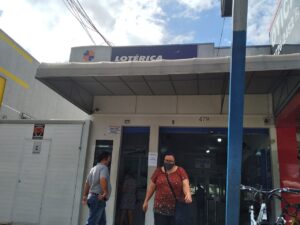 Fachada de uma casa lotérica em Curitiba