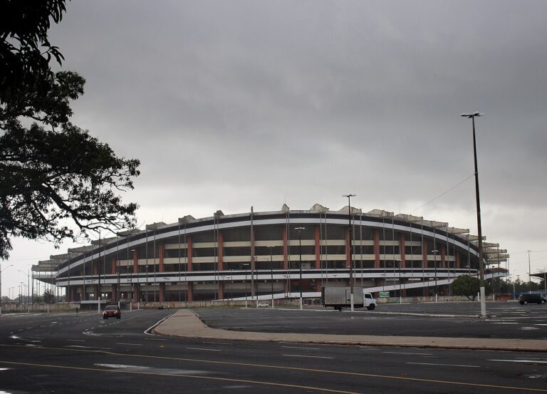 Vista externa do Estádio Olímpico do Pará, o Mangueirão, em Belém