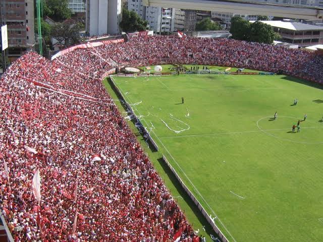Torcedores do Náutico no Estádio dos Aflitos durante partida