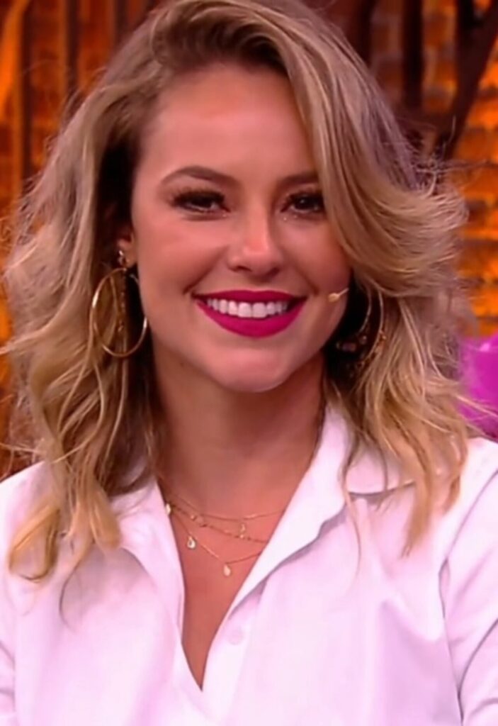 A atriz Paolla Oliveira em entrevista ao programa Lady Night