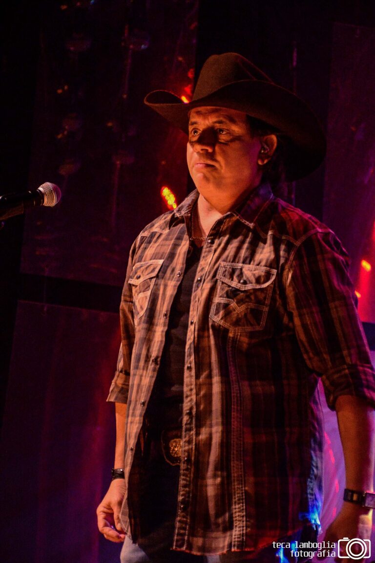 Chitãozinho e Xororó em show no Tom Brasil, em São Paulo