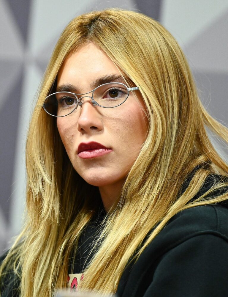 A influenciadora Virginia Fonseca em reunião no Senado