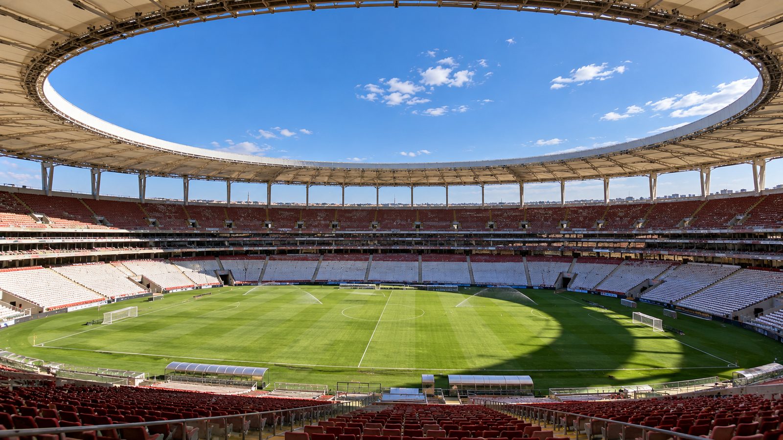 Estádio moderno preparado para uma final em jogo único